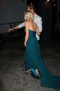 Julianne Hough feet photo thumbnail