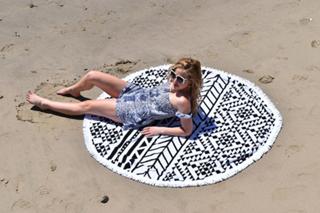 Tara Lipinski feet photo thumbnail