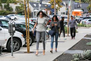 Kendall Jenner feet photo thumbnail
