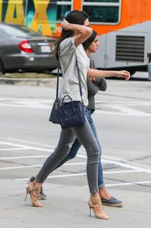 Kendall Jenner feet photo thumbnail
