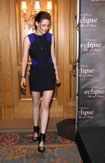 Kristen Stewart feet photo thumbnail