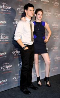 Kristen Stewart feet photo thumbnail