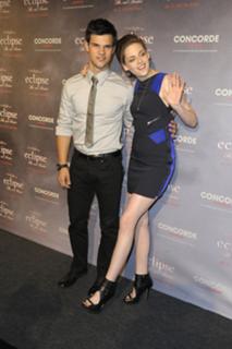 Kristen Stewart feet photo thumbnail