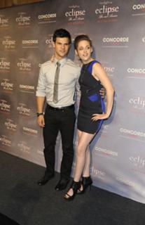 Kristen Stewart feet photo thumbnail