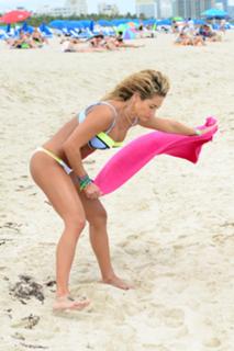 Jennifer Nicole Lee feet photo thumbnail