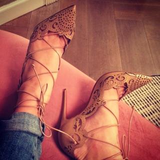 Shantel VanSanten feet photo thumbnail