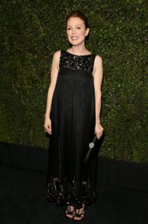 Julianne Moore feet photo thumbnail