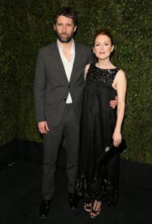 Julianne Moore feet photo thumbnail