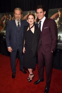 Julianne Moore feet photo thumbnail