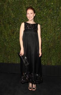 Julianne Moore feet photo thumbnail