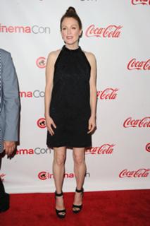 Julianne Moore feet photo thumbnail
