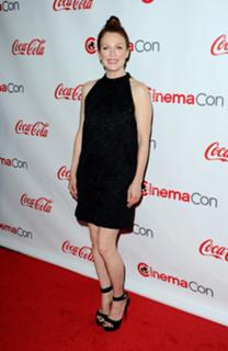 Julianne Moore feet photo thumbnail