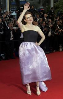 Julianne Moore feet photo thumbnail