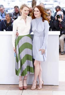 Julianne Moore feet photo thumbnail
