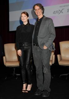 Julianne Moore feet photo thumbnail