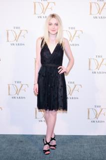 Dakota Fanning feet photo thumbnail