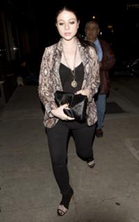 Michelle Trachtenberg feet photo thumbnail