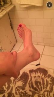 Brittani Taylor feet photo thumbnail