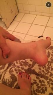 Brittani Taylor feet photo thumbnail