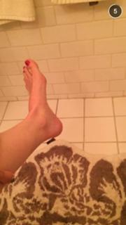Brittani Taylor feet photo thumbnail