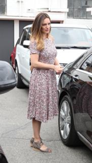 Kelly Brook feet photo thumbnail