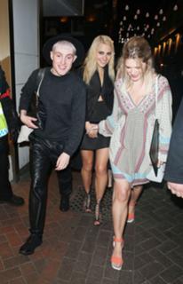 Pixie Lott feet photo thumbnail