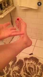 Brittani Taylor feet photo thumbnail