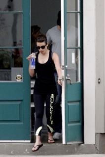 Lea Michele feet photo thumbnail