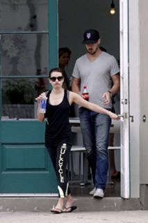 Lea Michele feet photo thumbnail