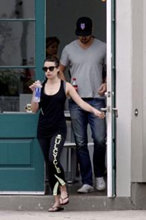 Lea Michele feet photo thumbnail