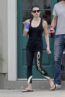 Lea Michele feet photo thumbnail