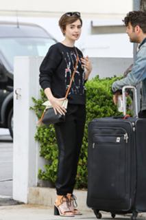 Lily Collins feet photo thumbnail
