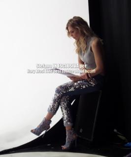 Ilary Blasi feet photo thumbnail