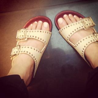 Lisa Snowdon feet photo thumbnail