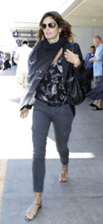 Cindy Crawford feet photo thumbnail