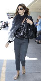 Cindy Crawford feet photo thumbnail