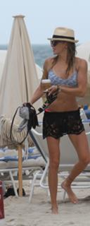 Katie Cassidy feet photo thumbnail