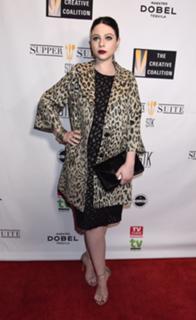 Michelle Trachtenberg feet photo thumbnail