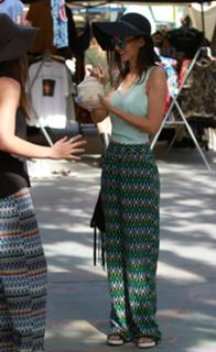 Victoria Justice feet photo thumbnail