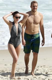 Mariana Ximenes feet photo thumbnail