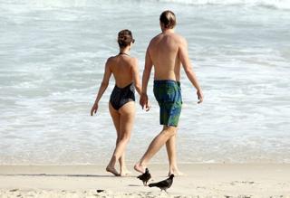 Mariana Ximenes feet photo thumbnail