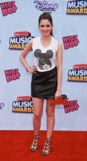 Laura Marano feet photo thumbnail