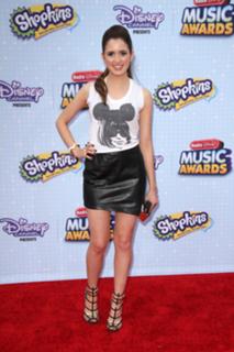 Laura Marano feet photo thumbnail
