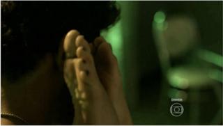 Isis Valverde feet photo thumbnail