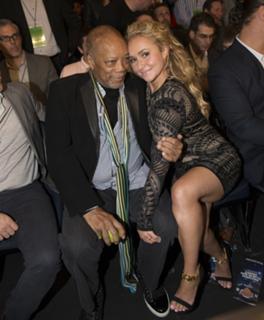 Hayden Panettiere feet photo thumbnail
