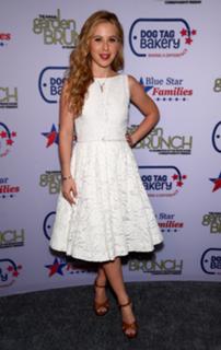 Tara Lipinski feet photo thumbnail