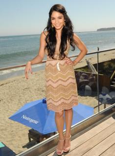 Vanessa Hudgens feet photo thumbnail