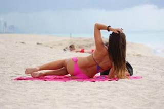 Claudia Romani feet photo thumbnail