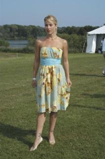 Christina Applegate feet photo thumbnail