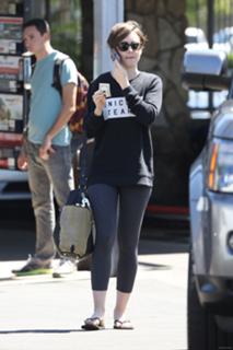 Lily Collins feet photo thumbnail